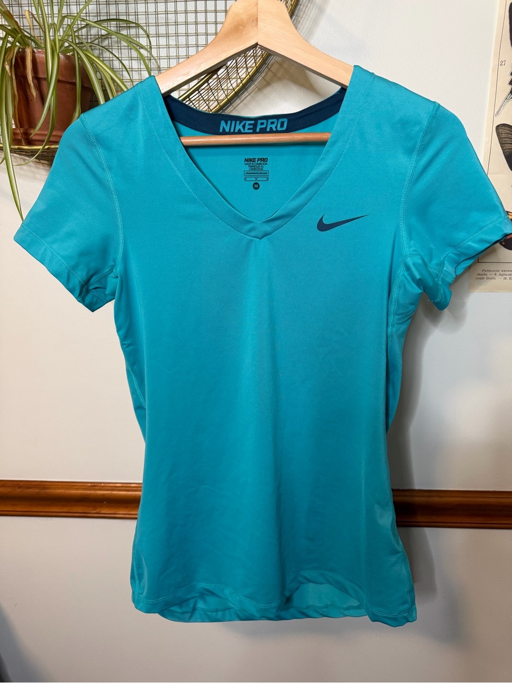 Nike Women's Teal V-Neck Short Sleeve Performance Tee Size Medium